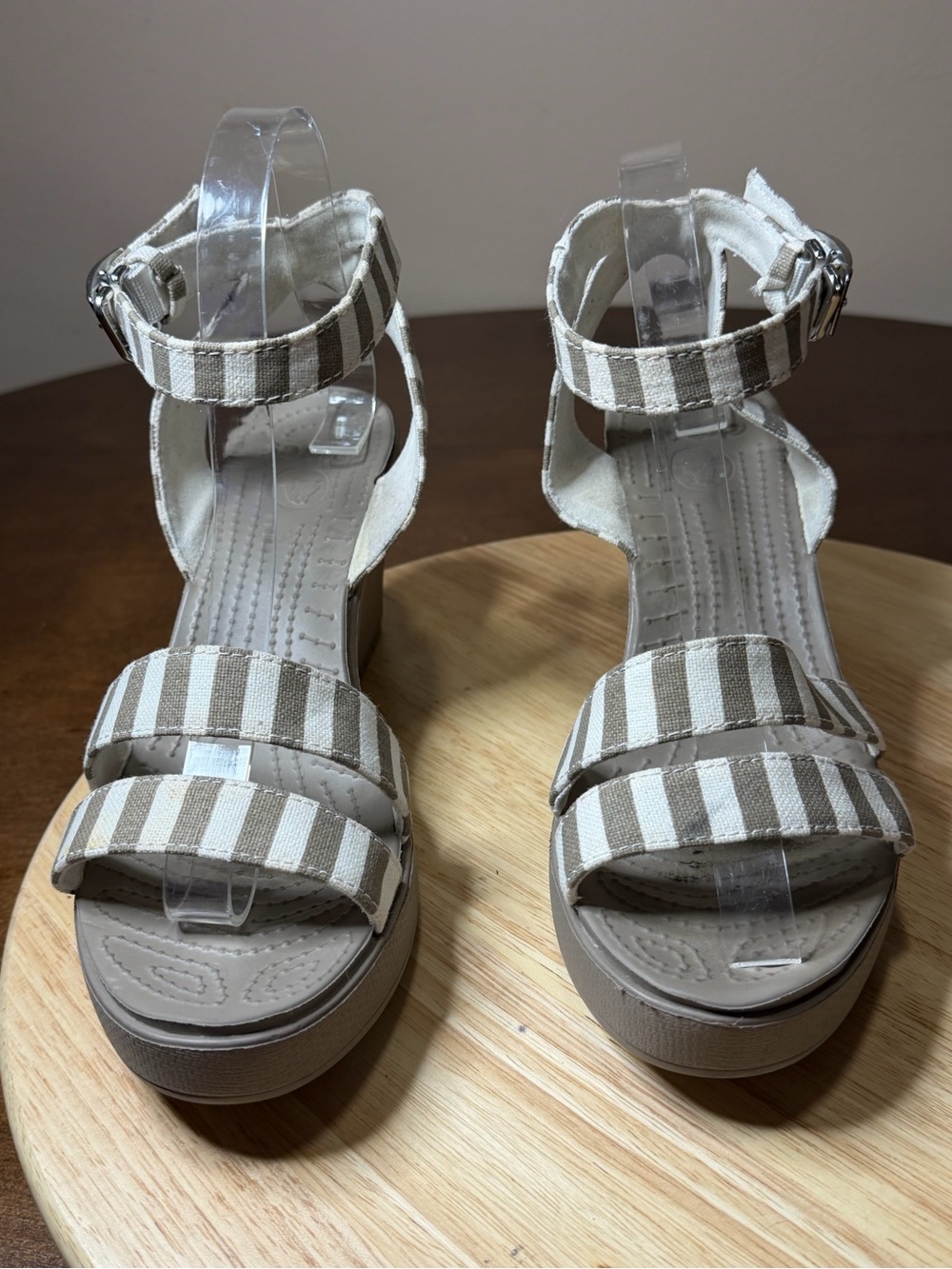 Crocs women’s Leigh  Nautical Ankle Strappy Sandals